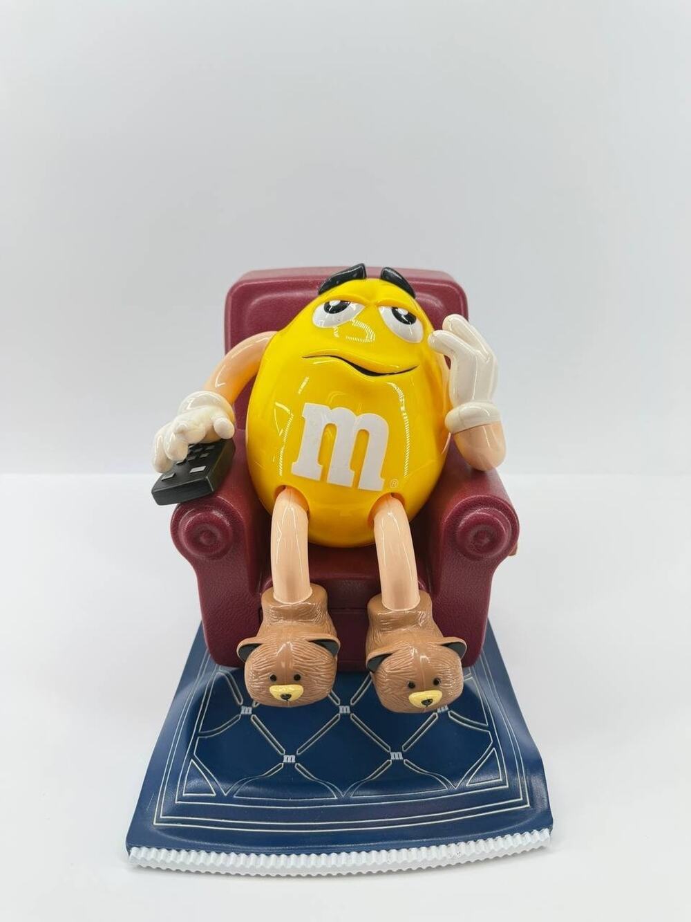 Vintage 1999 M&M's Yellow Recliner Candy Dispenser Bear Slippers 1.70 lb